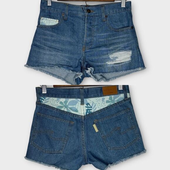 NWOT Levitate Distressed Denim Shorts Blue Floral Patchwork‎ Accents Size 25 - Picture 1 of 9